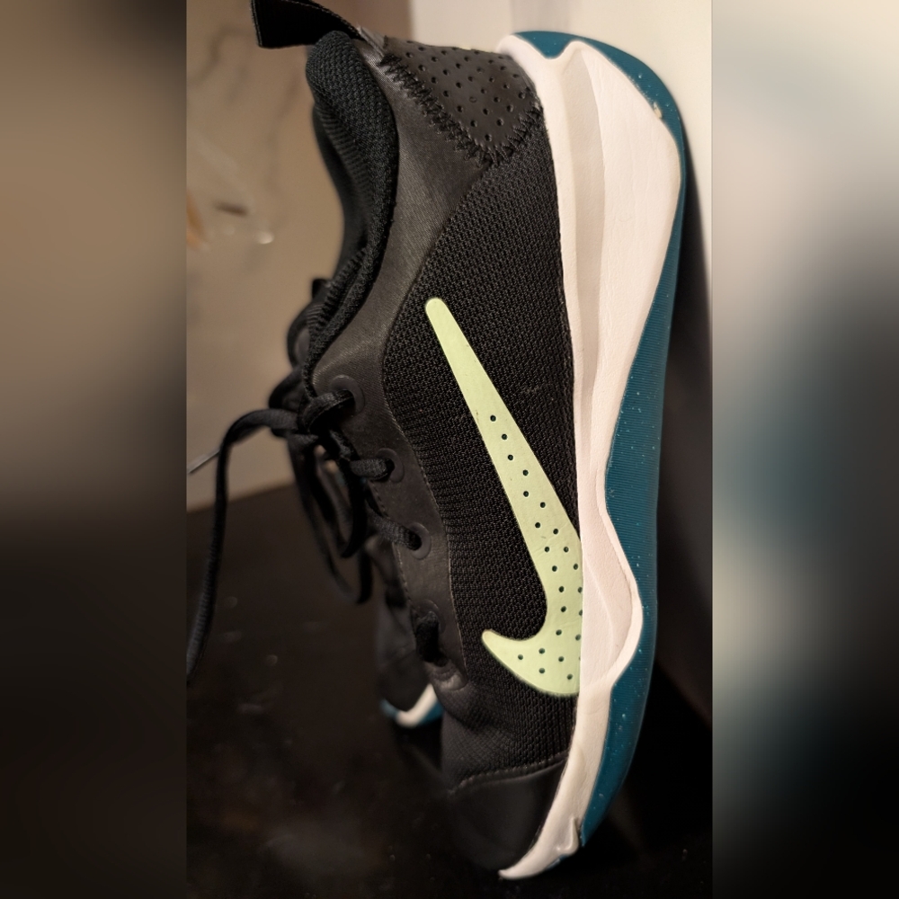 Nike Omni Multi Court Black Hardly Volt Sneakers Size 6Y MSRP $90 - Picture 7 of 11